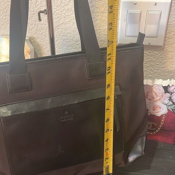 August Gucci Tote zipper closure - Picture 5 of 16